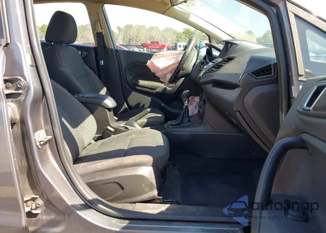 2014 Ford Fiesta Se z USA, uszkodzony, nr VIN 3FADP4EJ9EM170860